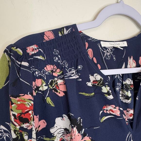 Fun2fun Kenmore Split Neck Floral Blouse in Blue NWOT Size Small - Picture 4 of 9